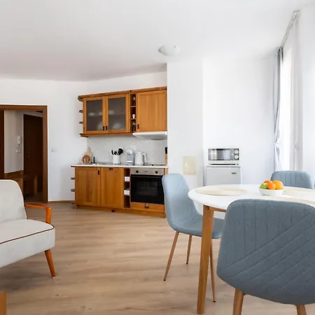 Апартаменты Light One Bed Flat Next To The Lift
