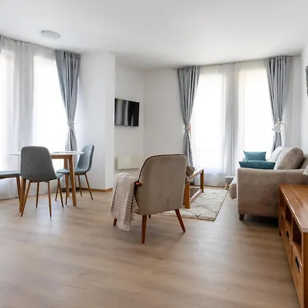 Light One Bed Flat Next To The Lift Апартаменты Банско