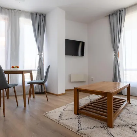 Light One Bed Flat Next To The Lift Apartment *