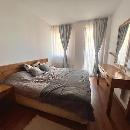 Light One Bed Flat Next To The Lift * バンスコ
